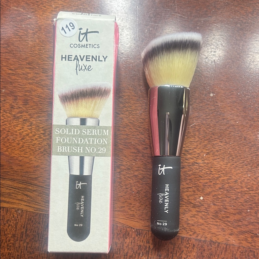 IT Cosmetics Heavenly Luxe Solid Serum Brush No. 29